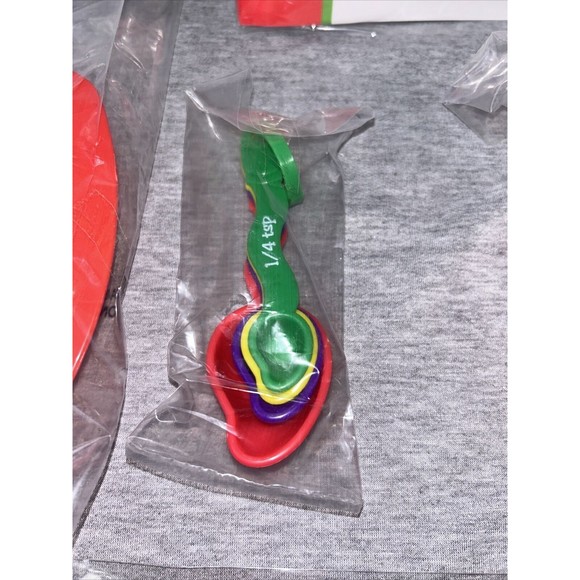 Cookeeze Holiday Baking And Decorating Kit Complete With Guide Recipe Book New - Picture 10 of 12